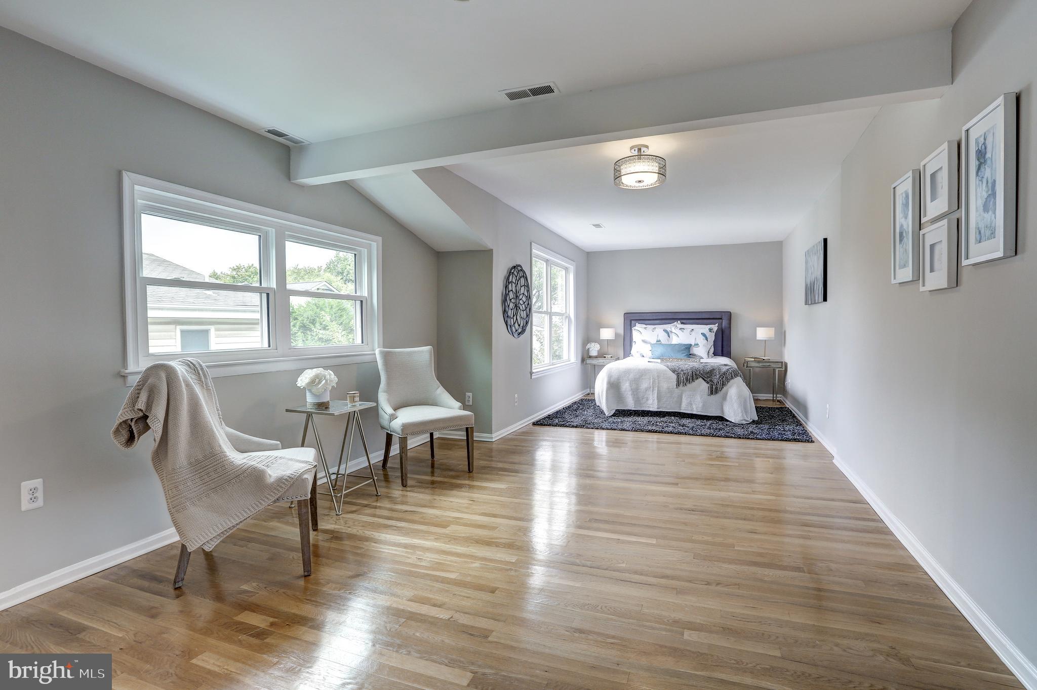 5322 Wakefield Road Bethesda, MD 20816 - Photo 27 of 39 Sitting area in the owner's suite.