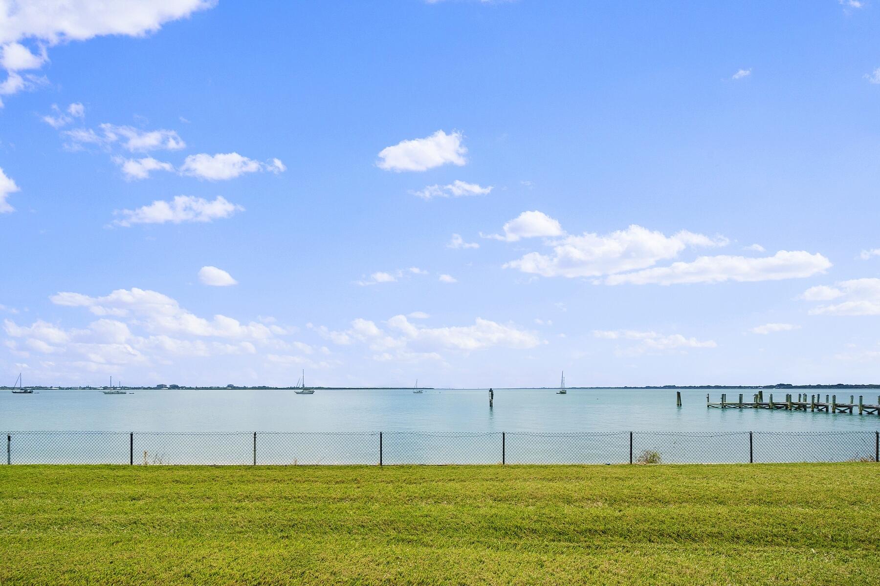 30 Harbour Isles, Unit 104 Fort Pierce, FL 34949 - Photo 12 of 18 11 - 30 Harbour Isle Dr W #104 (34)