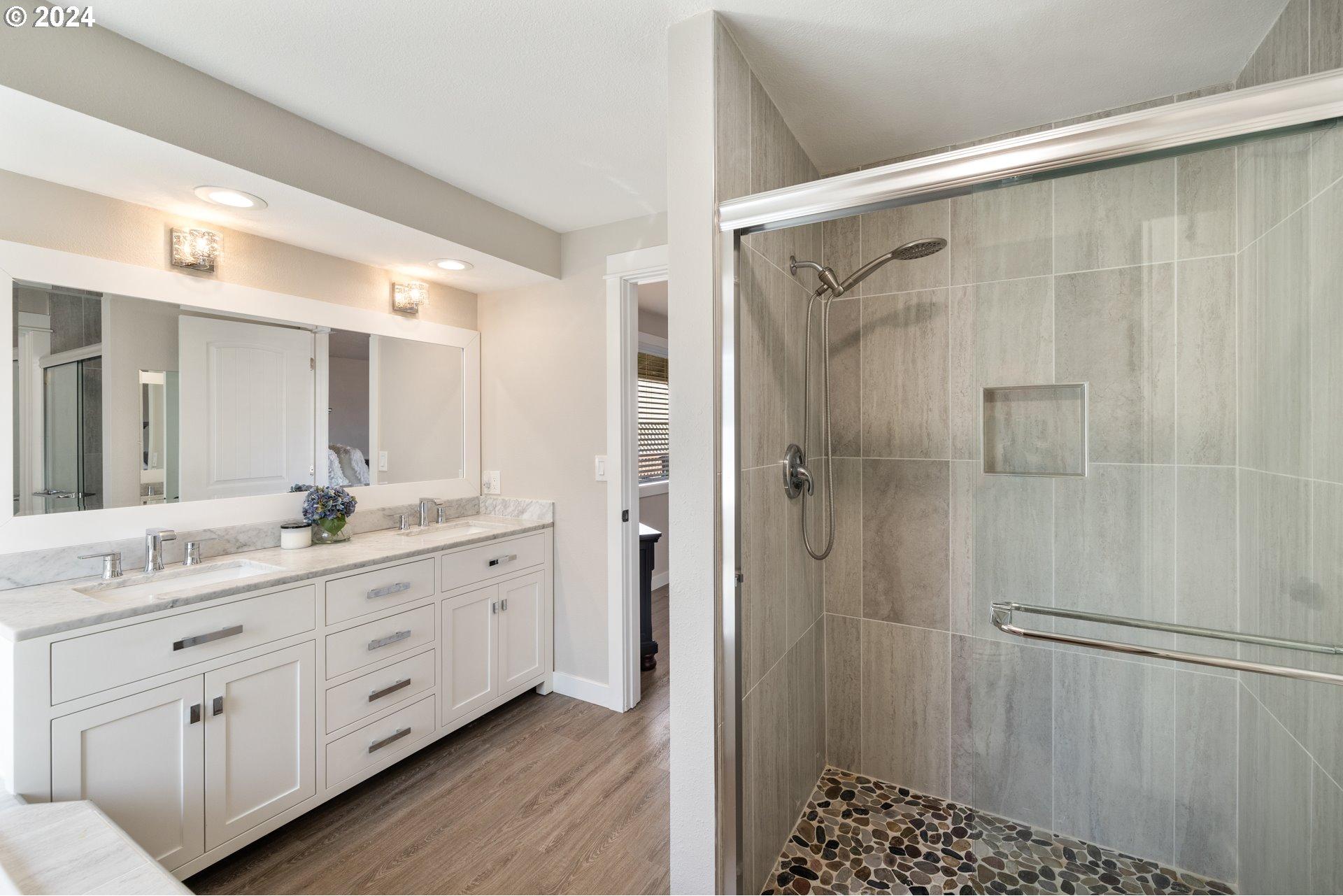 2718 Northeast 164th Street Ridgefield, WA 98642 - Photo 20 of 34 Owner's Suite Bathroom