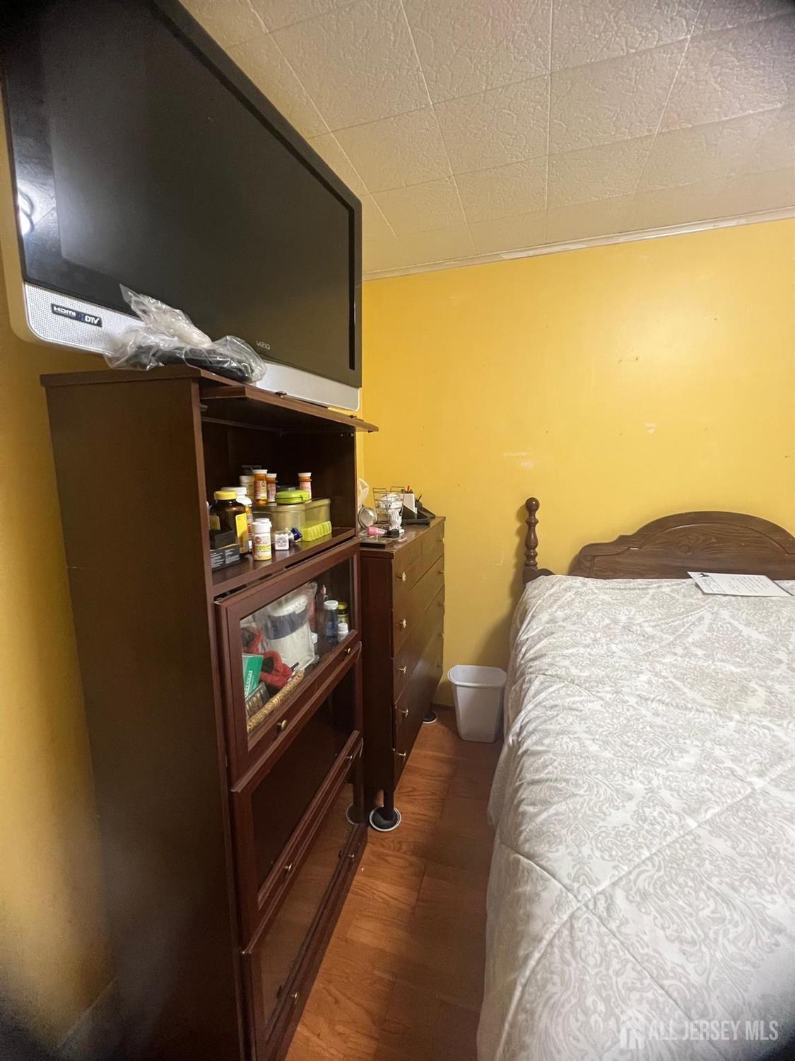 44 Tunison Road New Brunswick, NJ 08901 - Photo 12 of 32 Gallery Image 12