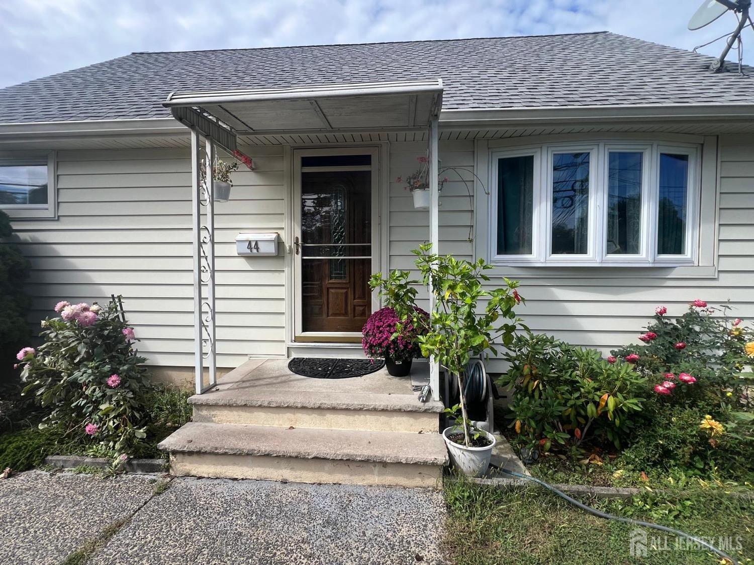 44 Tunison Road New Brunswick, NJ 08901 - Photo 2 of 32 Gallery Image 2