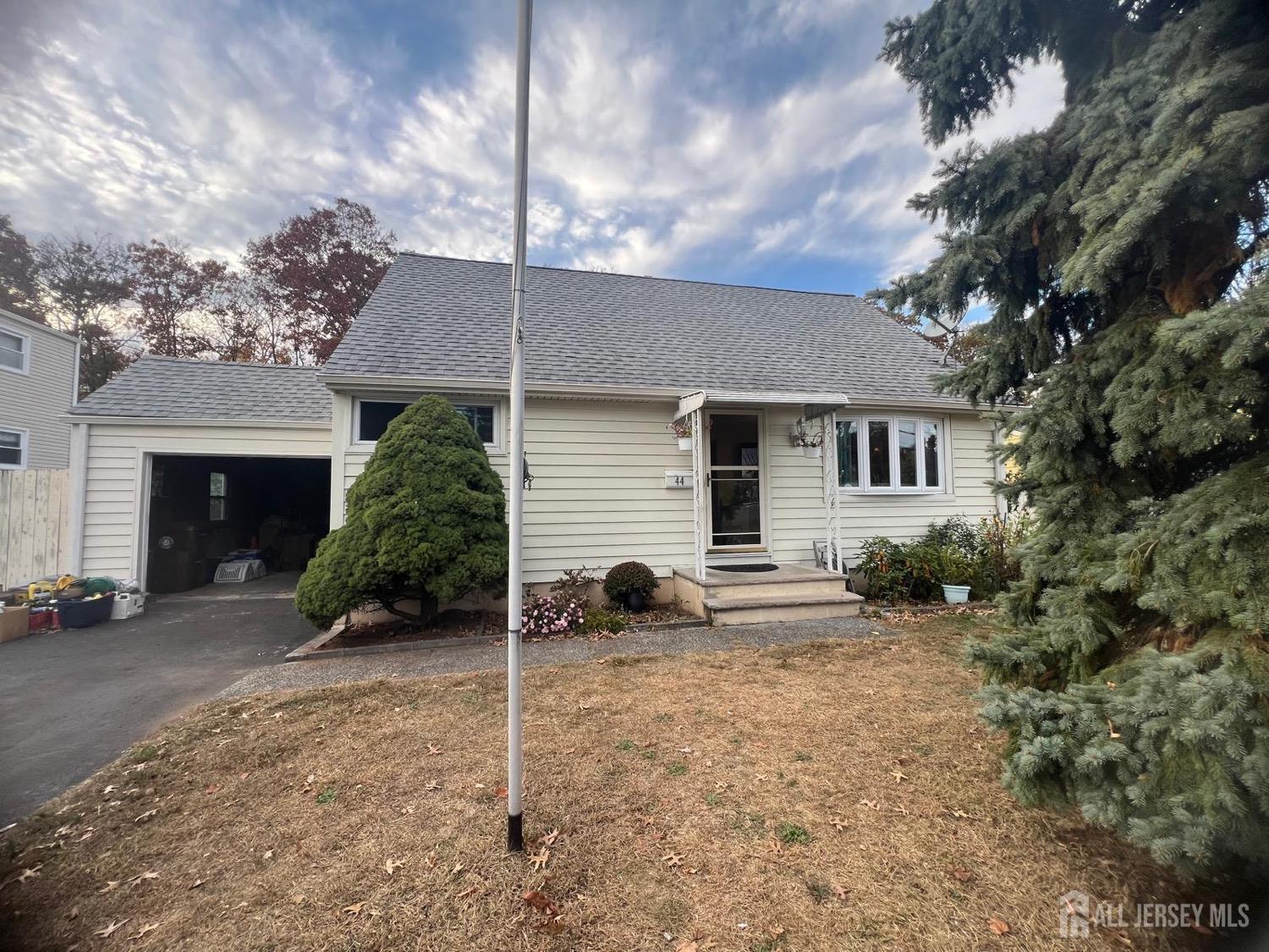 44 Tunison Road New Brunswick, NJ 08901 - Photo 4 of 32 Gallery Image 4