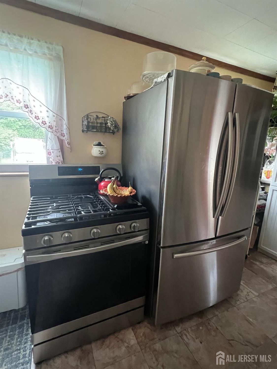44 Tunison Road New Brunswick, NJ 08901 - Photo 5 of 32 Gallery Image 5
