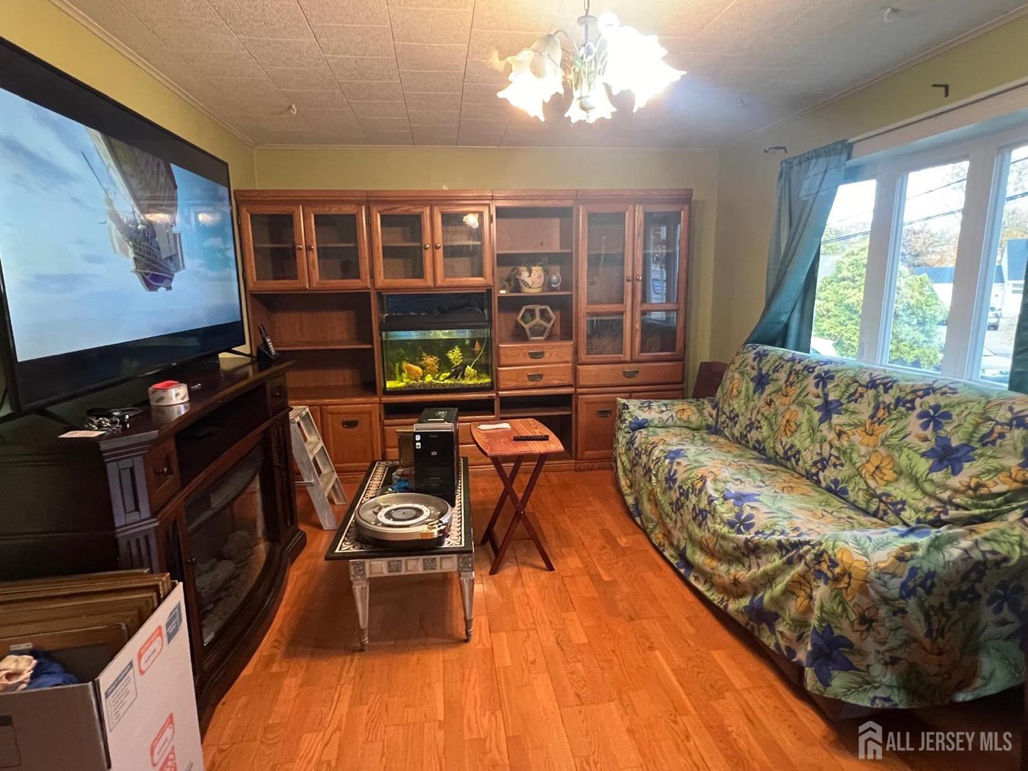 44 Tunison Road New Brunswick, NJ 08901 - Photo 9 of 32 Gallery Image 9
