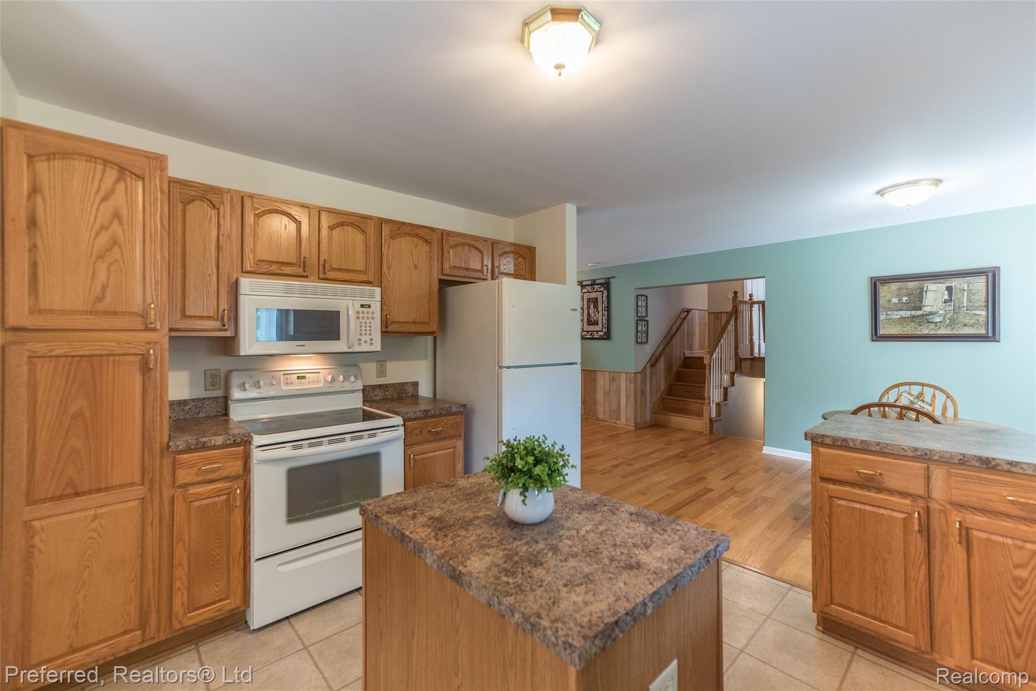 11443 Crosby Road Fenton, MI 48430 - Photo 10 of 47 DSC_6605.jpg