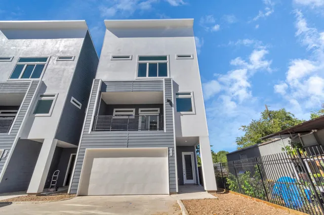 $2,600 | 4721 Independence Heights Lane, Houston, TX 77018