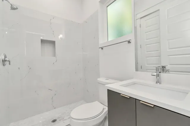 $2,600 | 4721 Independence Heights Lane, Houston, TX 77018