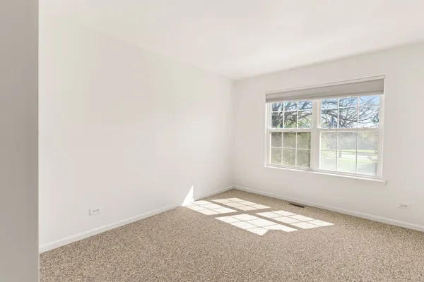 $2,400 | 712 Morris Court, Lakemoor, IL 60051