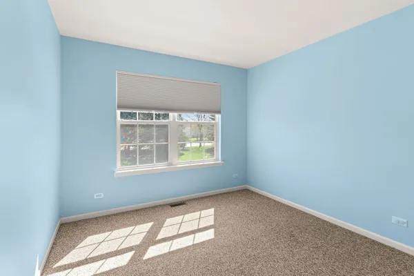 $2,400 | 712 Morris Court, Lakemoor, IL 60051