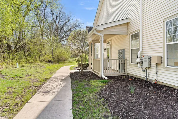 $2,400 | 712 Morris Court, Lakemoor, IL 60051