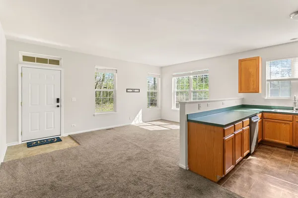 $2,400 | 712 Morris Court, Lakemoor, IL 60051