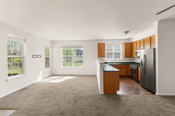 $2,400 | 712 Morris Court, Lakemoor, IL 60051