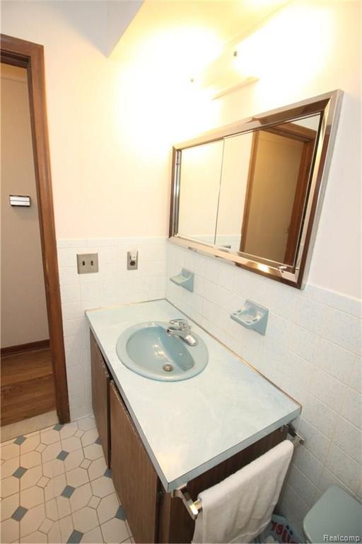 25250 Alex Street Center Line, MI 48015 - Photo 20 of 26