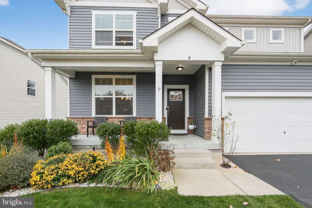 $835,000 | 8 Clayton Lane, Downingtown, PA 19335