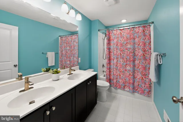 $835,000 | 8 Clayton Lane, Downingtown, PA 19335