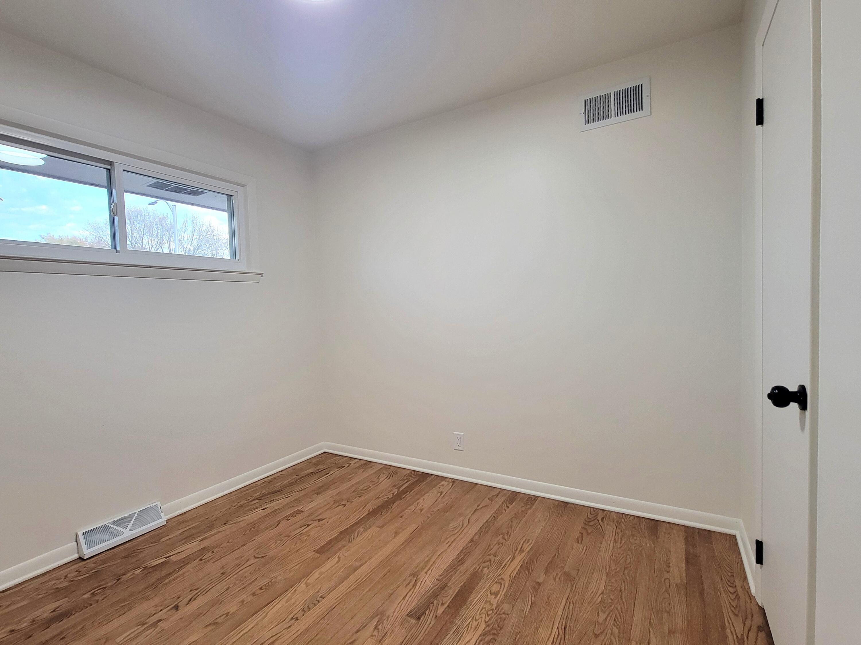 6295 North Joyce Avenue Milwaukee, WI 53225 - Photo 18 of 25 20251113_154222