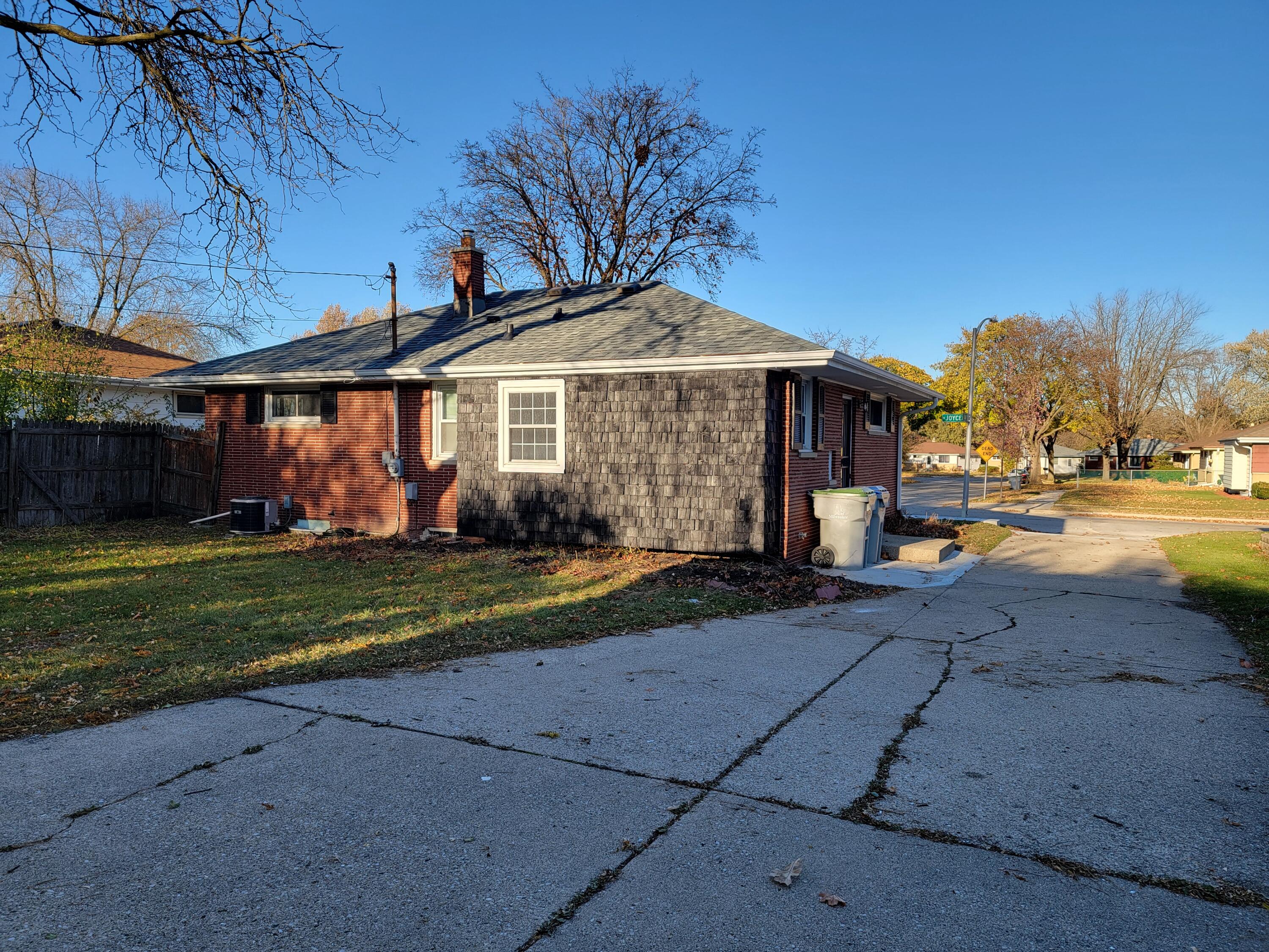 6295 North Joyce Avenue Milwaukee, WI 53225 - Photo 24 of 25 20251112_151034