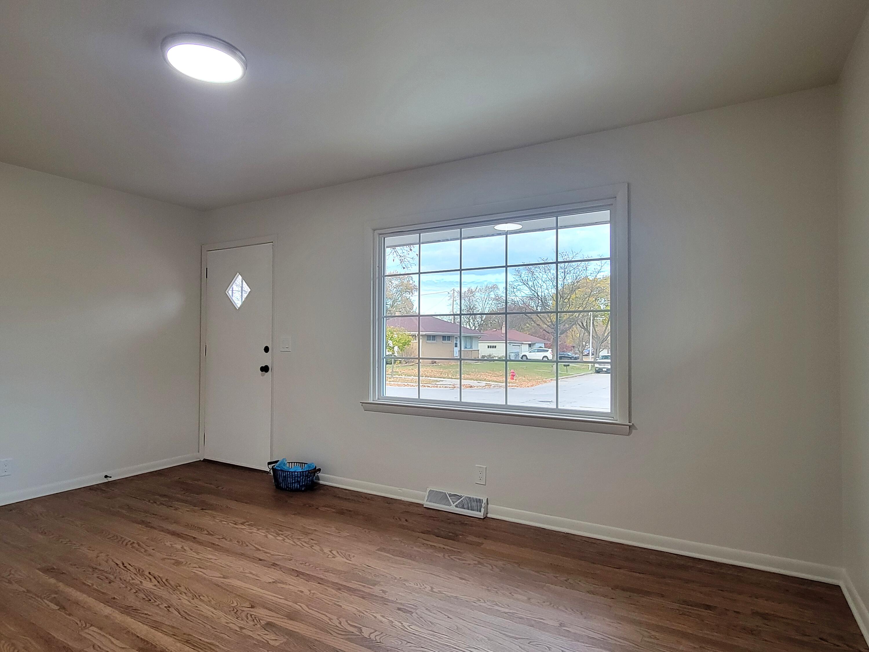 6295 North Joyce Avenue Milwaukee, WI 53225 - Photo 3 of 25 20251113_153715