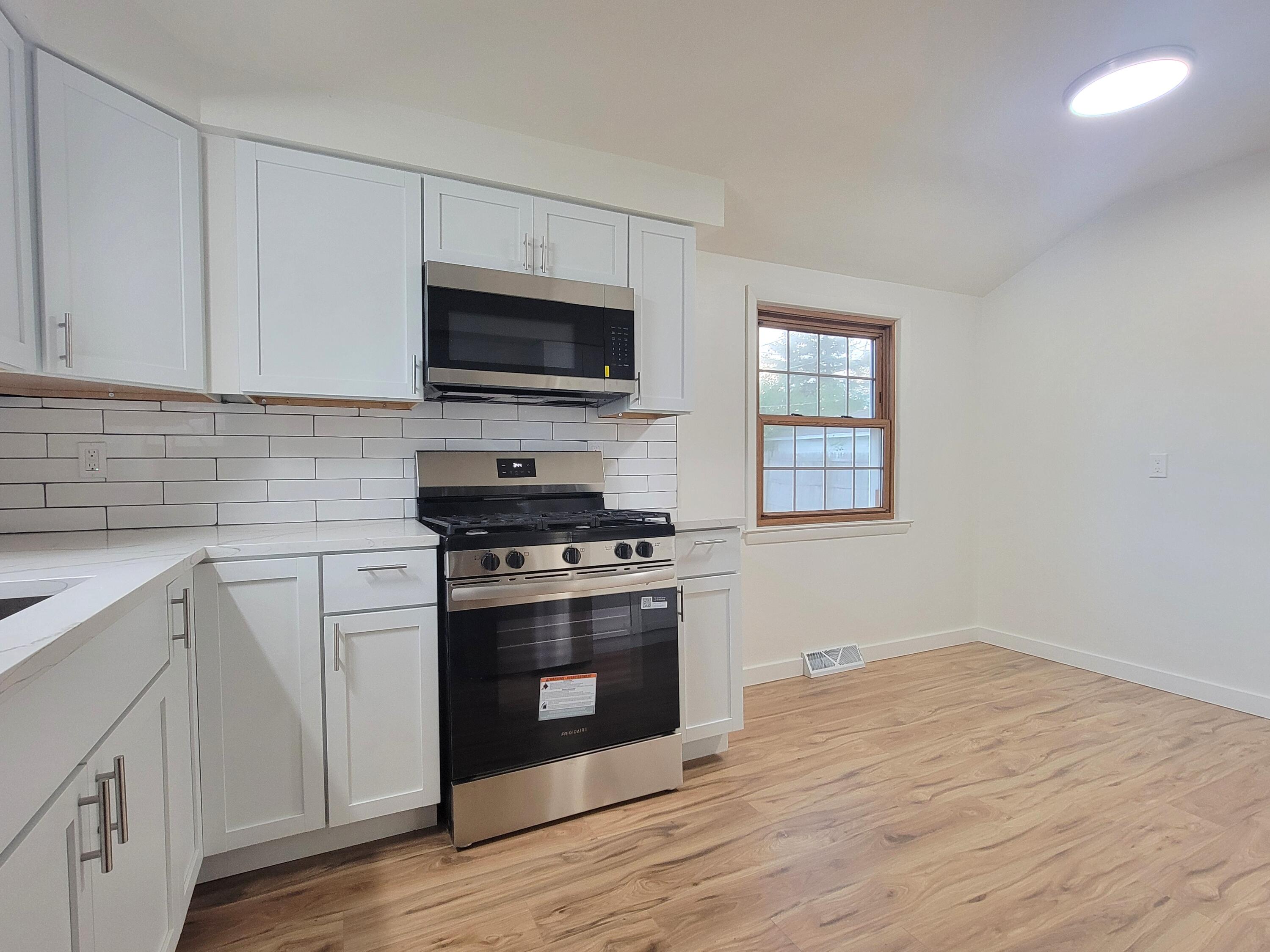 6295 North Joyce Avenue Milwaukee, WI 53225 - Photo 10 of 25 20251113_154515