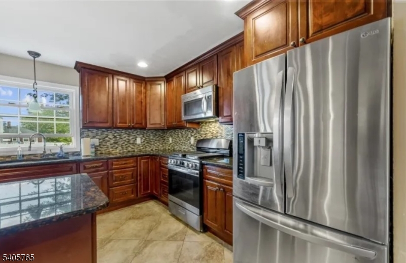 431 Raritan Road Linden, NJ 07036 - Photo 12 of 39