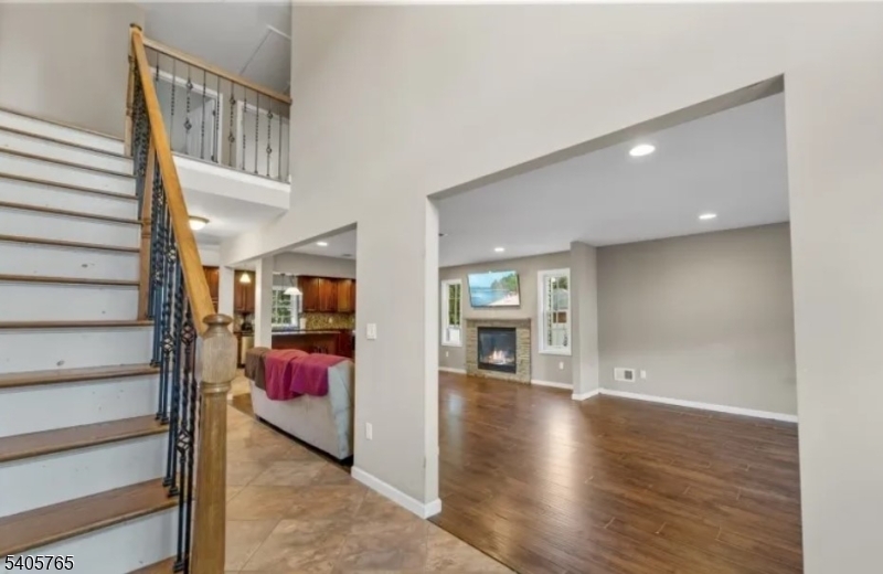 431 Raritan Road Linden, NJ 07036 - Photo 3 of 39