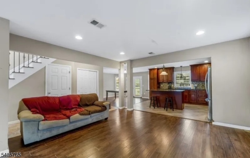 431 Raritan Road Linden, NJ 07036 - Photo 4 of 39