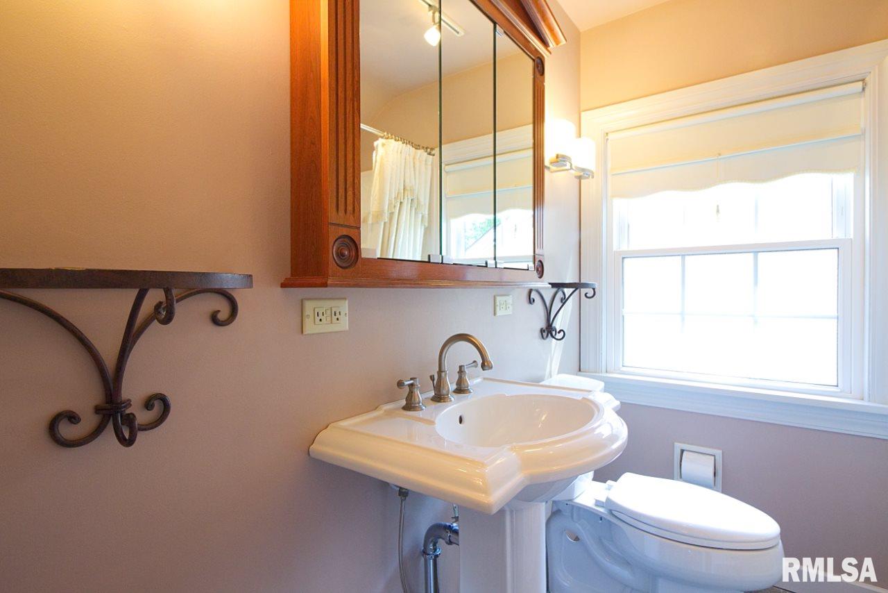 1522 West Circle Road Peoria, IL 61604 - Photo 26 of 36 Gallery Image 26