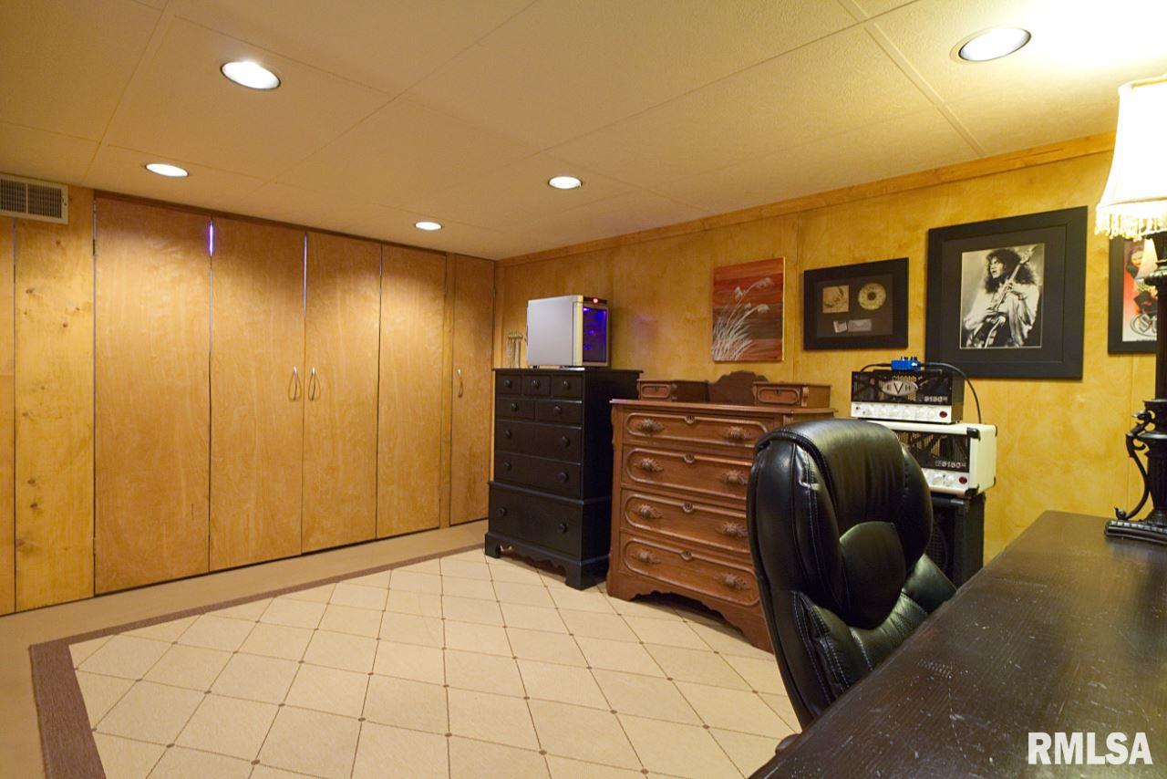 1522 West Circle Road Peoria, IL 61604 - Photo 33 of 36 Gallery Image 33