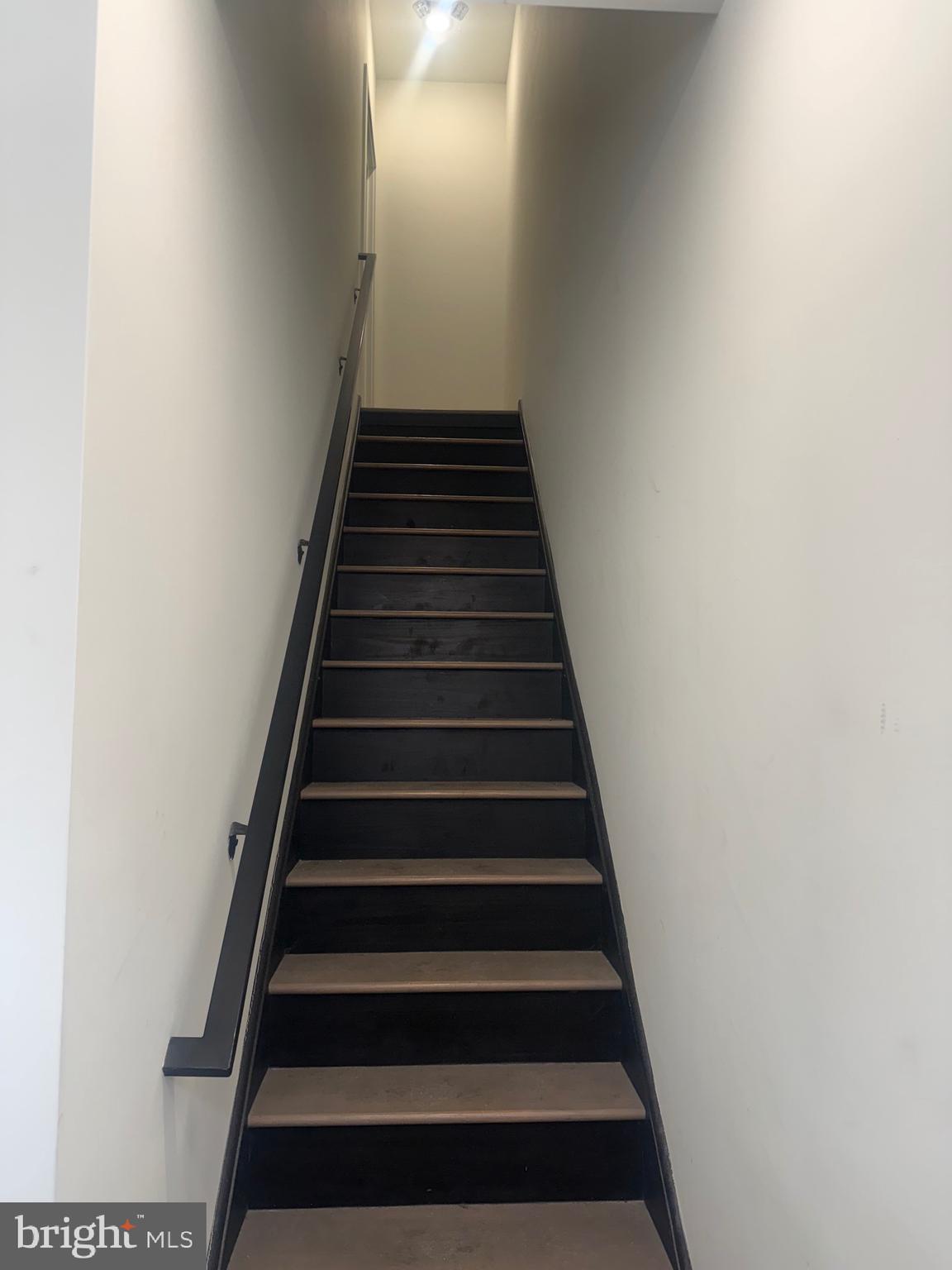 2117 North 8th Street Philadelphia, PA 19122 - Photo 2 of 17 a view of entryway