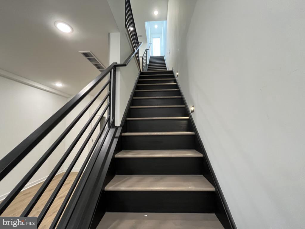 2117 North 8th Street Philadelphia, PA 19122 - Photo 10 of 17 a view of entryway