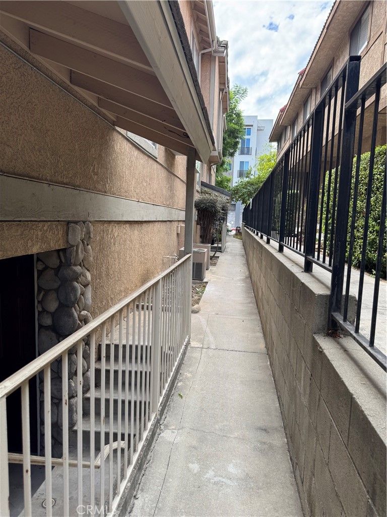 100 South Chapel Avenue, Unit C Alhambra, CA 91801 - Photo 2 of 22