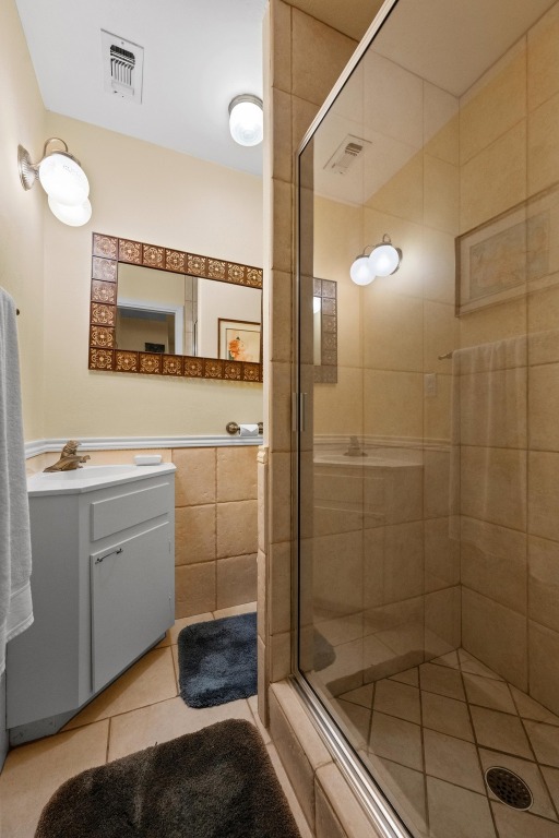 5200 Bell Springs Road Dripping Springs, TX 78620 - Photo 30 of 36 a bathroom with a shower a sink and a mirror