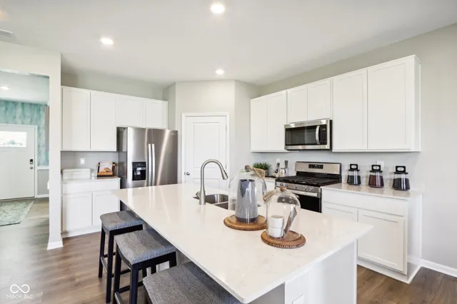 $339,900 | 1121 Phillips Drive, Greenfield, IN 46140