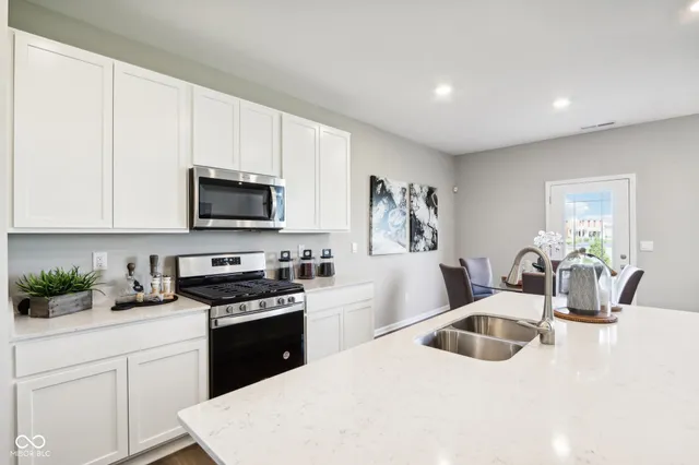 $339,900 | 1121 Phillips Drive, Greenfield, IN 46140