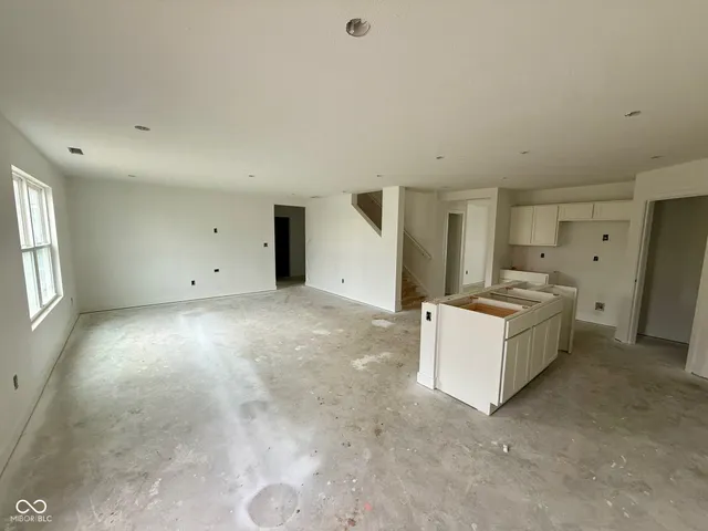 $339,900 | 1121 Phillips Drive, Greenfield, IN 46140