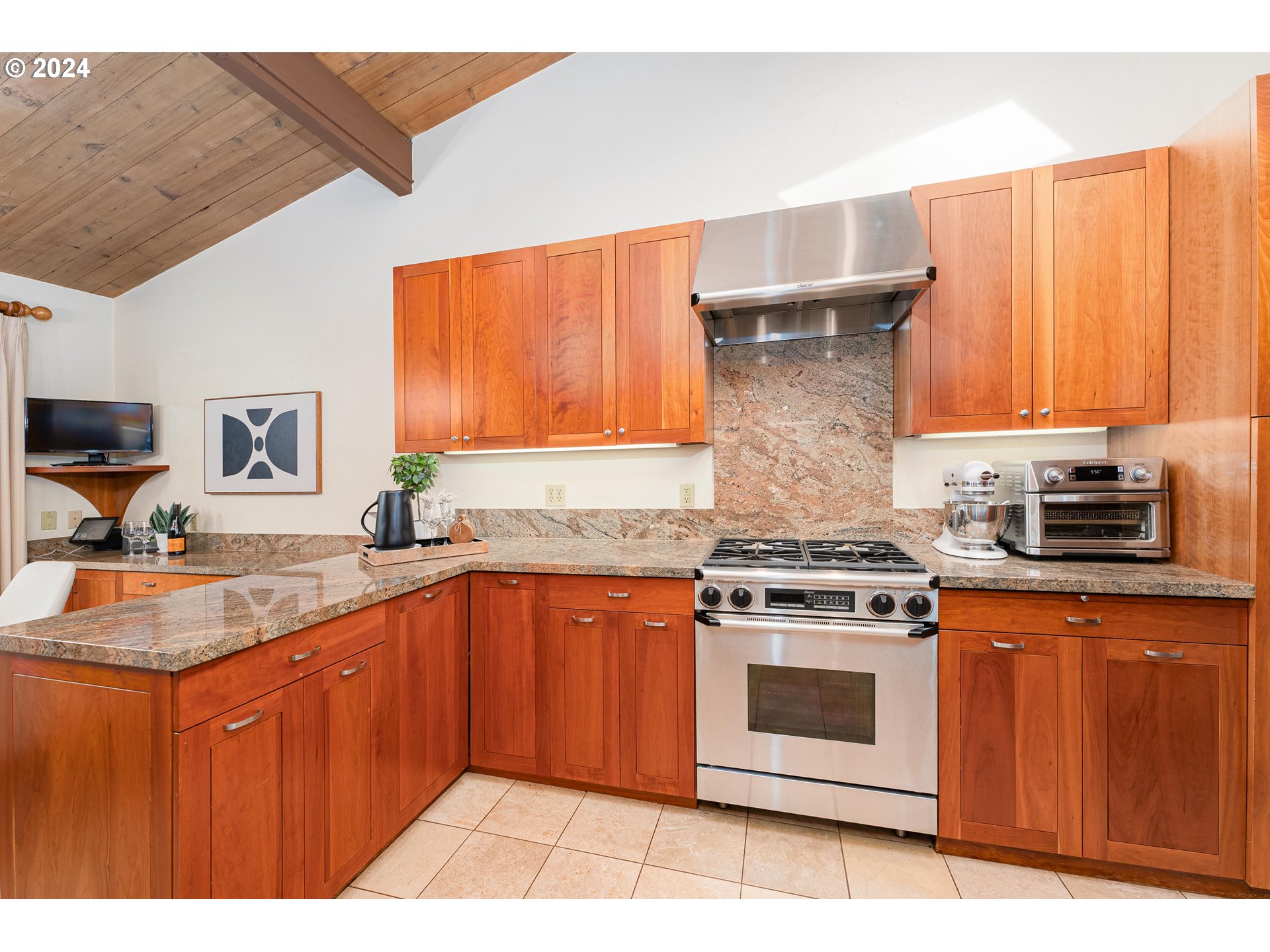 5930 Southwest Ralston Drive Portland, OR 97239 - Photo 11 of 38 Kitchen