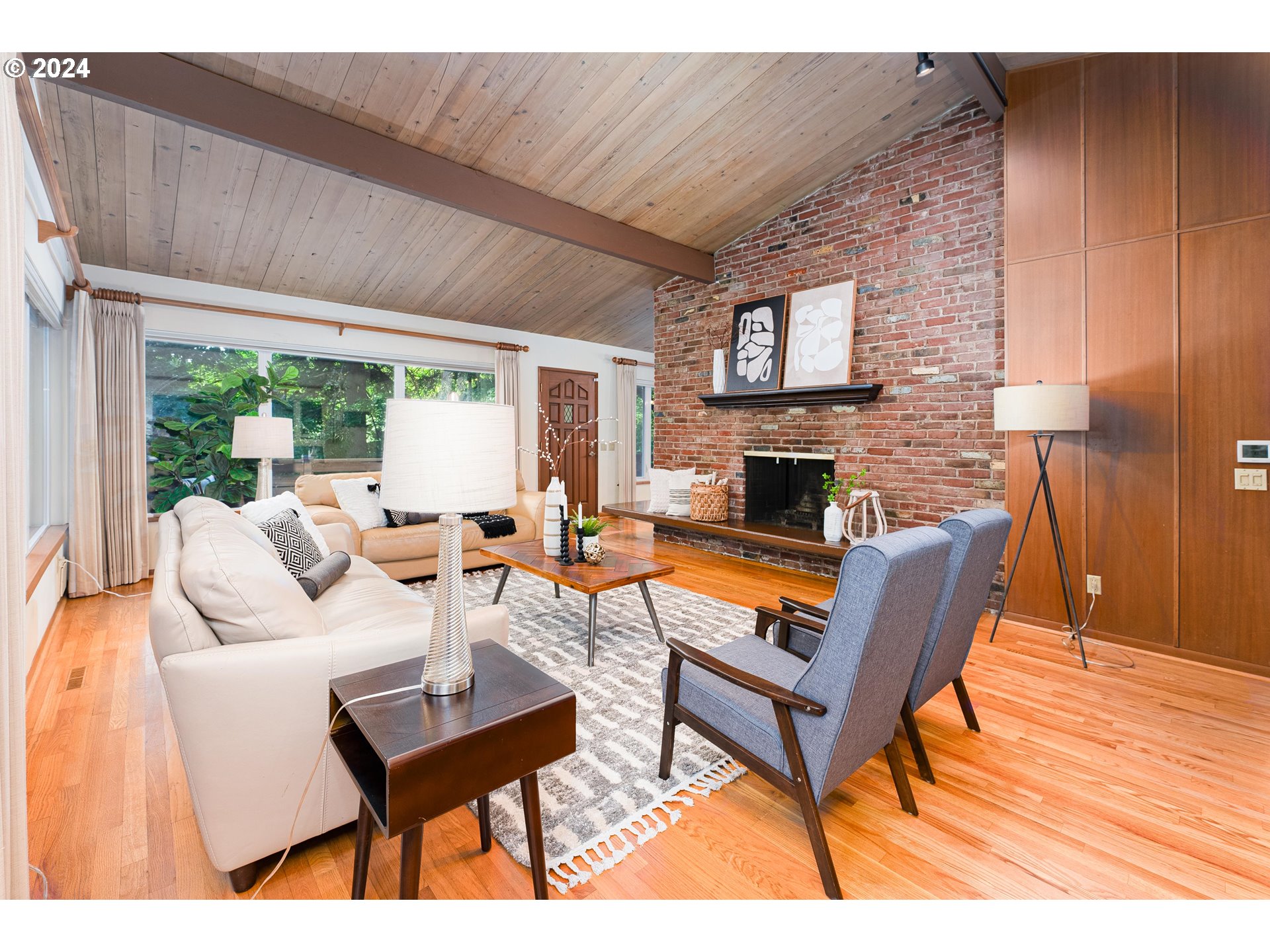 5930 Southwest Ralston Drive Portland, OR 97239 - Photo 5 of 38 Living Room