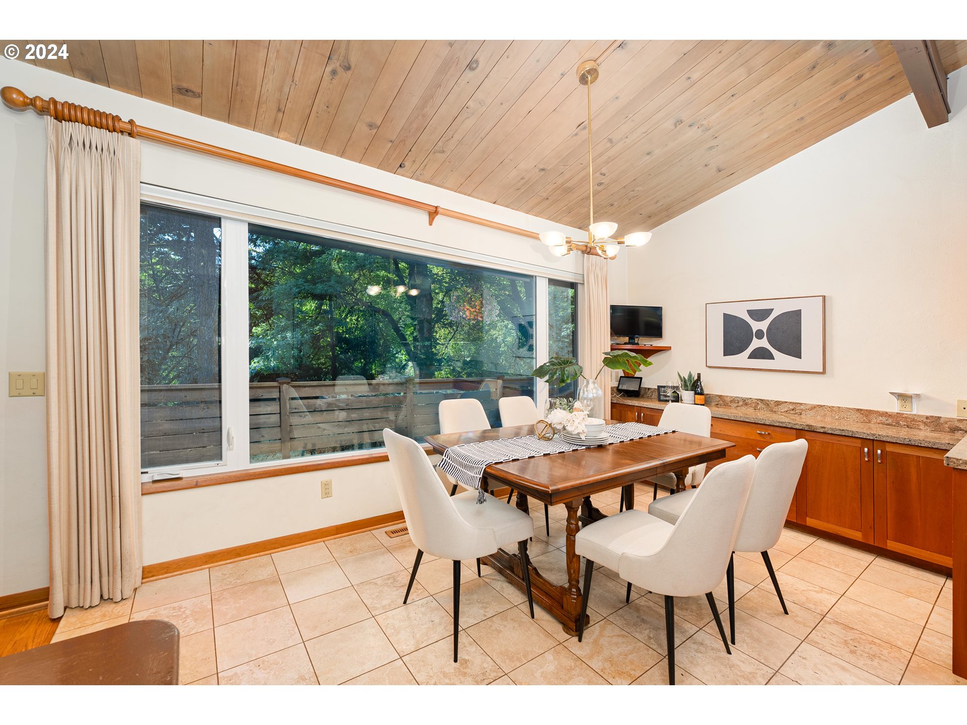 5930 Southwest Ralston Drive Portland, OR 97239 - Photo 8 of 38 Dining Room