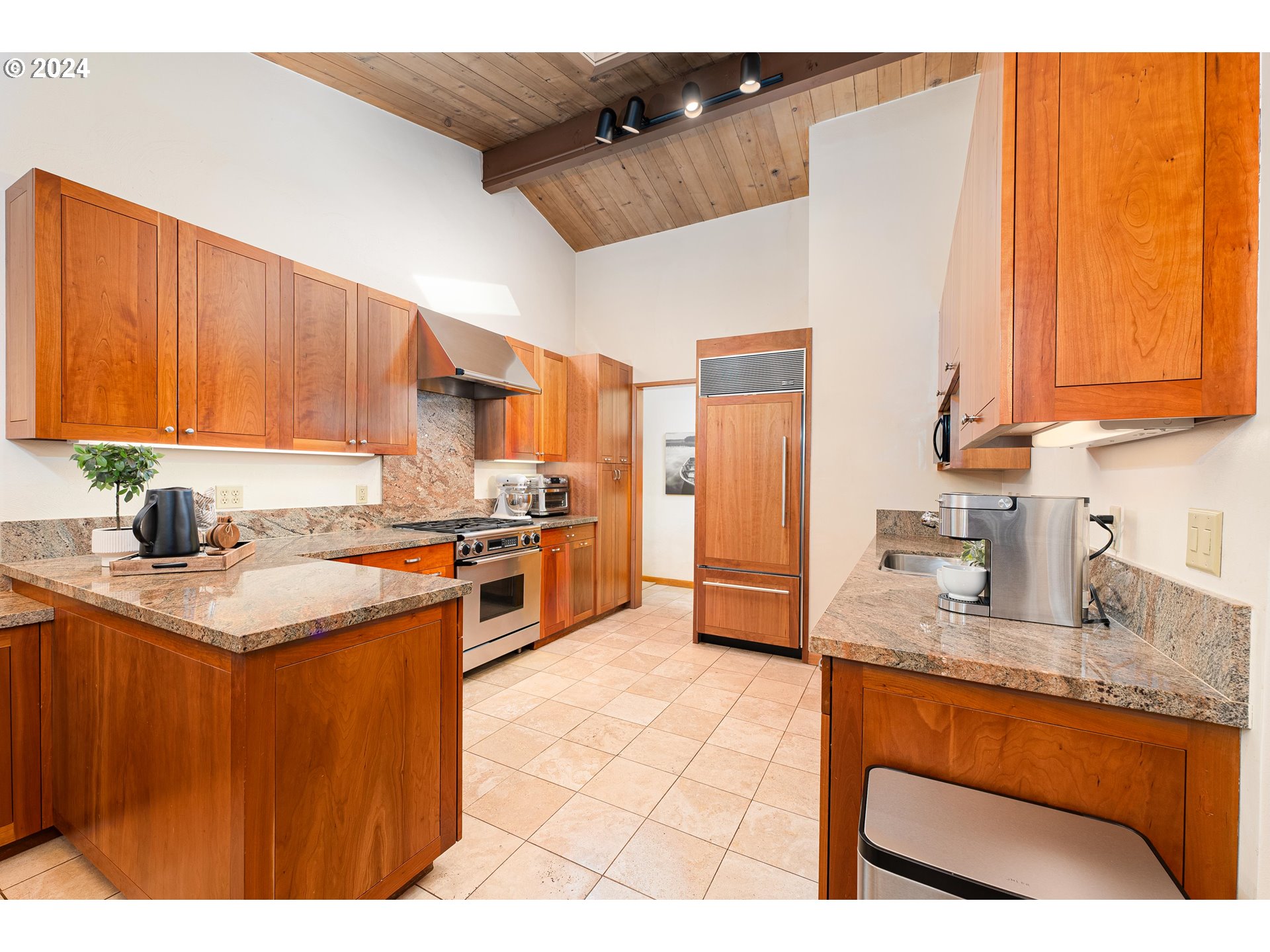 5930 Southwest Ralston Drive Portland, OR 97239 - Photo 10 of 38 Kitchen