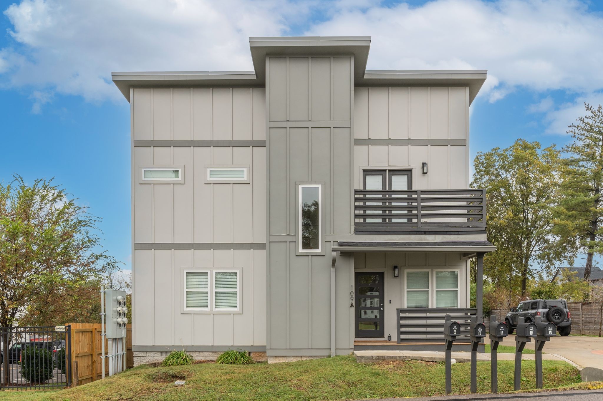109 A Duke Street Nashville, TN 37207 - Photo 2 of 26 a view of a house with more windows and a yard