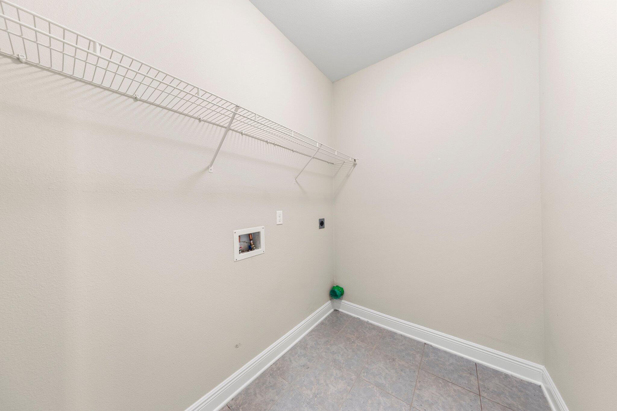 208 Foxchase Way Crestview, FL 32536 - Photo 39 of 51 a view of a small room