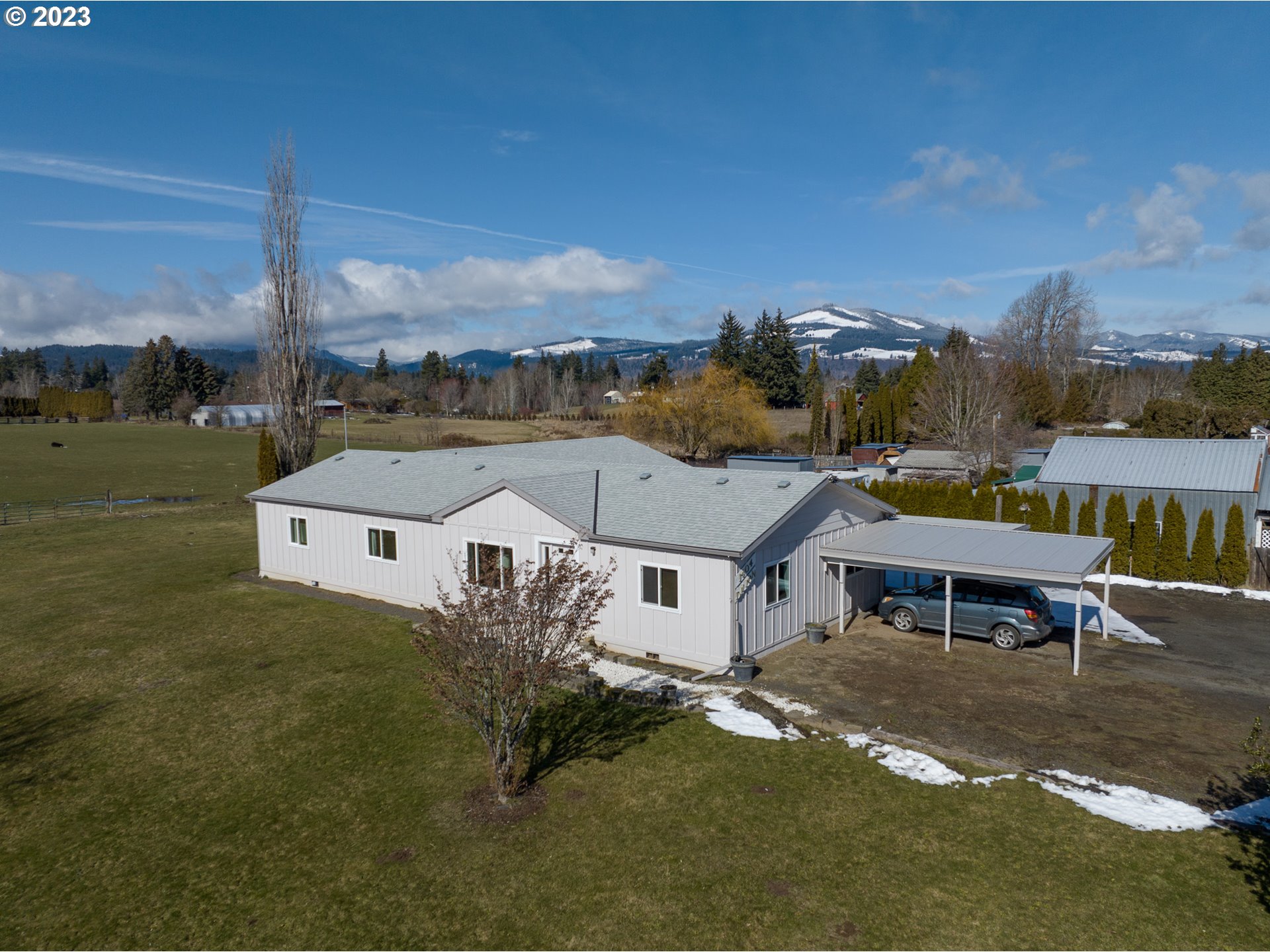 1404 Dillon Road Hood River, OR 97031 - Photo 25 of 30 a aerial view of a house with a yard