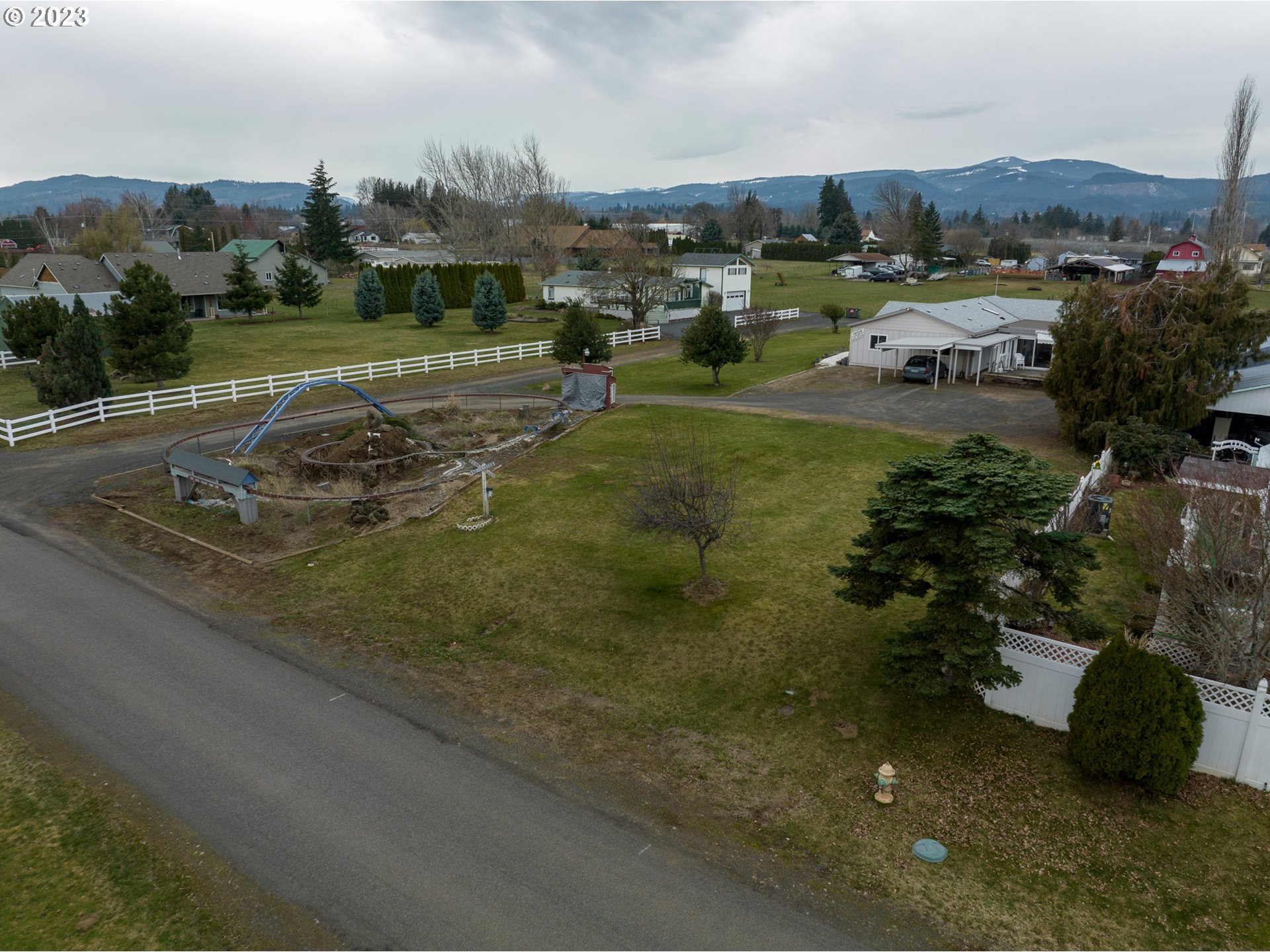 1404 Dillon Road Hood River, OR 97031 - Photo 27 of 30 an aerial view of a golf course with parking space