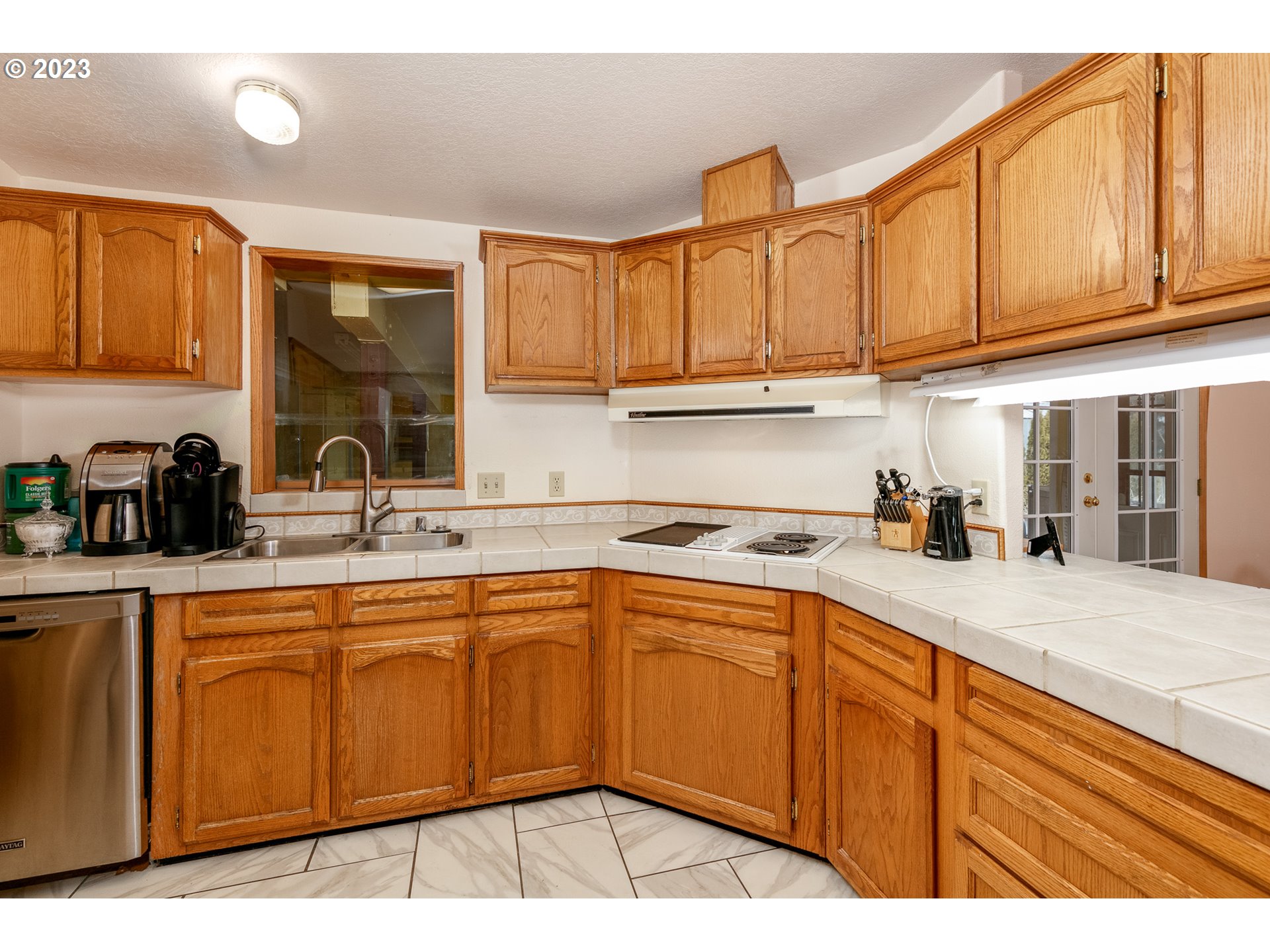 1404 Dillon Road Hood River, OR 97031 - Photo 5 of 30 a kitchen with stainless steel appliances granite countertop a sink dishwasher stove and cabinets with wooden floor