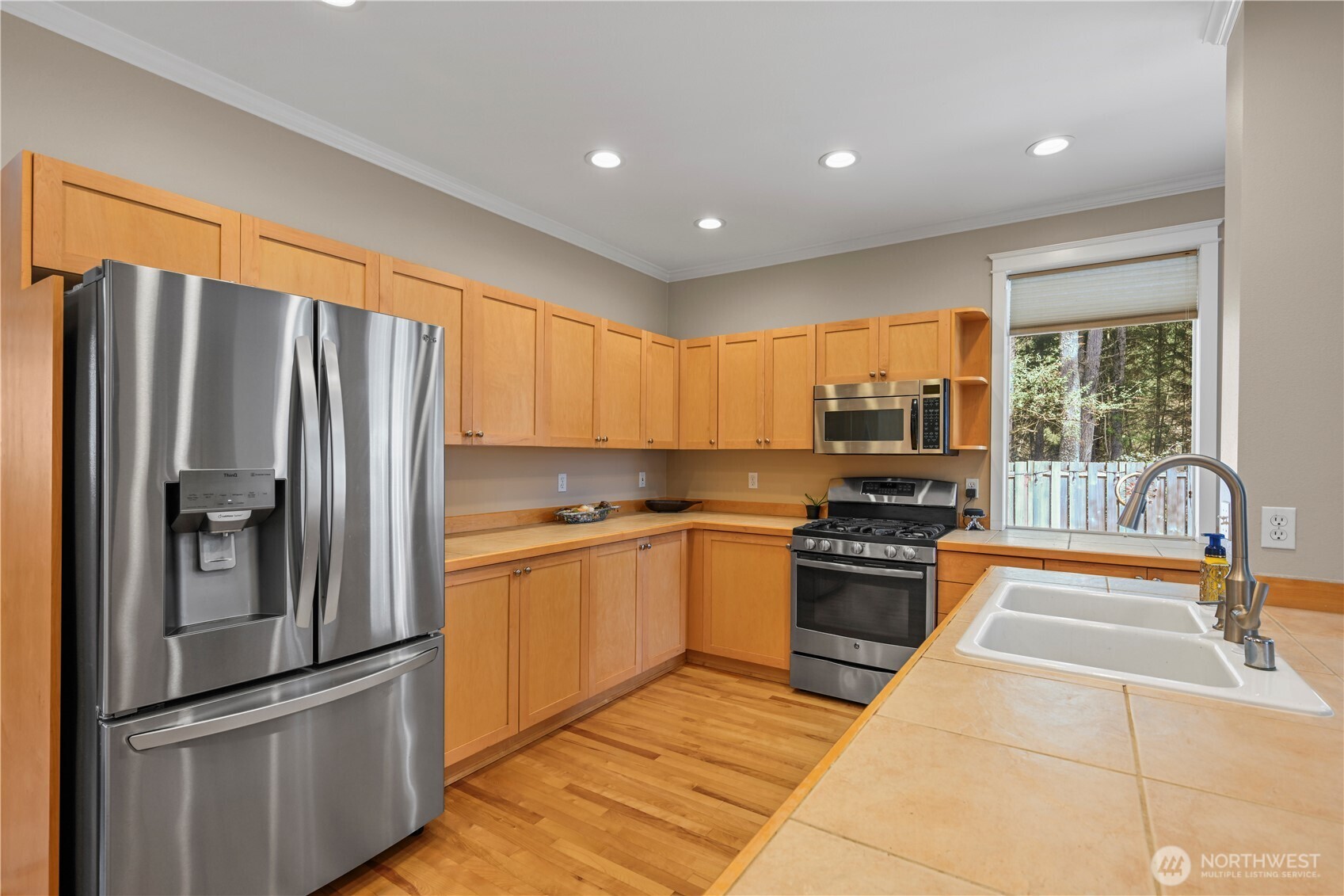 27402 Maple Ridge Way Southeast Maple Valley, WA 98038 - Photo 9 of 39