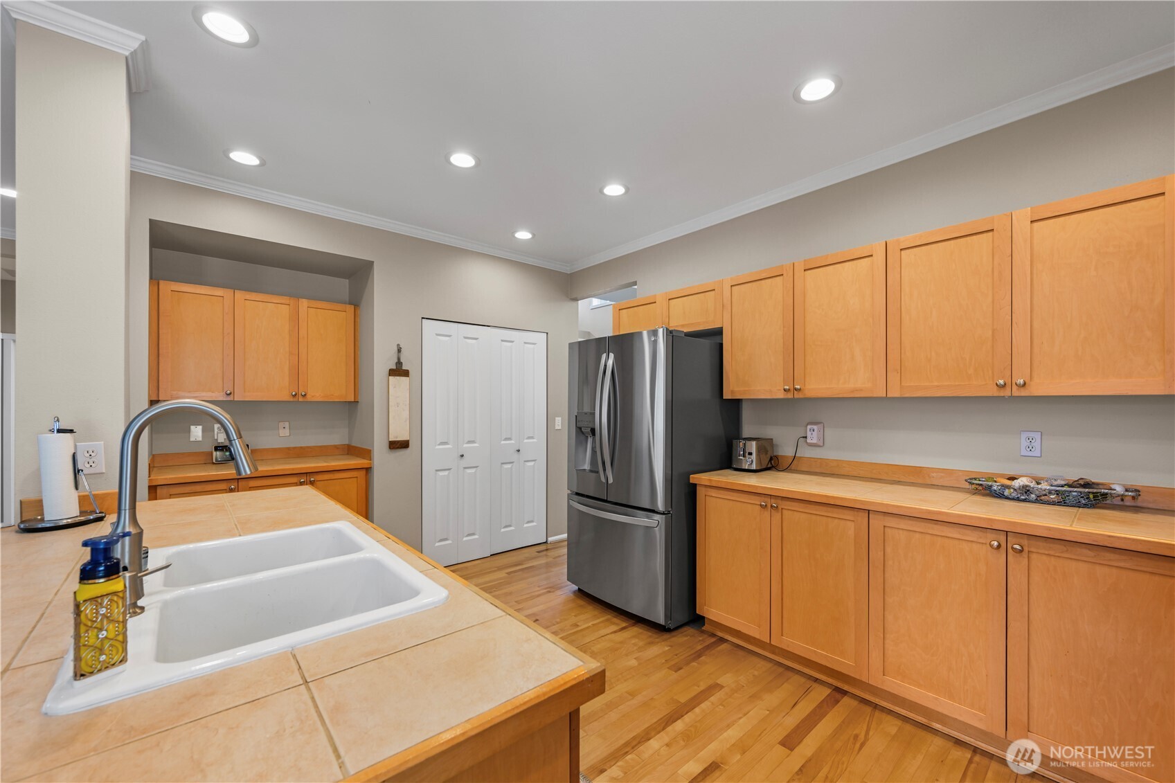 27402 Maple Ridge Way Southeast Maple Valley, WA 98038 - Photo 10 of 39