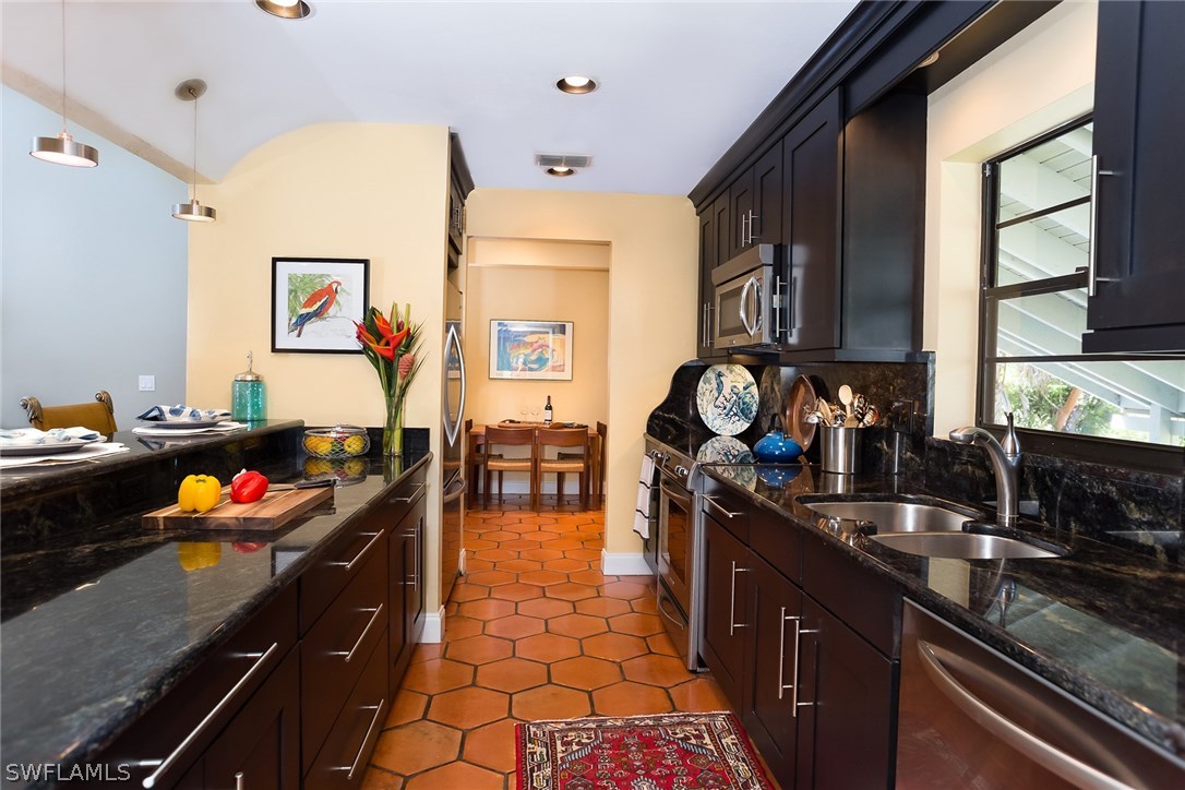 5279 Umbrella Pool Road Sanibel, FL 33957 - Photo 10 of 22 Gallery Image 10