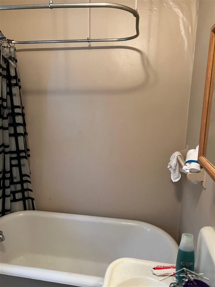1018 South Hampton Street Bay City, MI 48708 - Photo 29 of 33 50063953-28.JPG