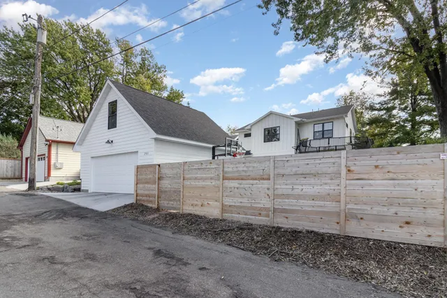 $1,665,000 | 31 X Stonebridge Boulevard, St. Paul, MN 55105