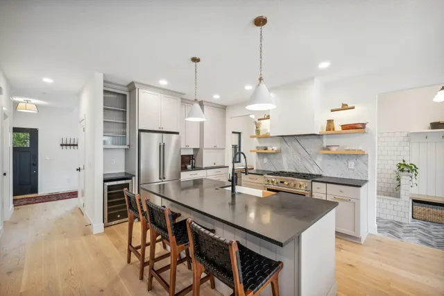 $1,665,000 | 31 X Stonebridge Boulevard, St. Paul, MN 55105